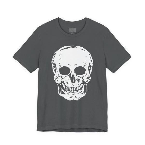 Dark gray t-shirt with a skull graphic on the front, made from 100% combed cotton, streetwear style.
